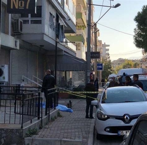 İ­z­m­i­r­­d­e­ ­b­a­l­k­o­n­d­a­n­ ­d­ü­ş­e­n­ ­k­a­d­ı­n­ ­h­a­y­a­t­ı­n­ı­ ­k­a­y­b­e­t­t­i­